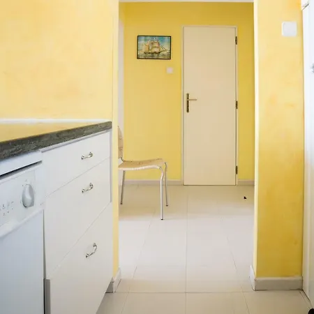 Sea View Apartment *