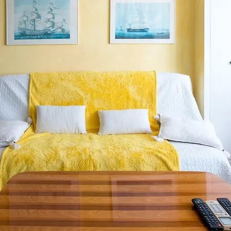 Sea View Apartment *